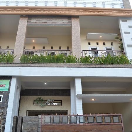 Griya Nelwan Guest House Malang Exterior foto
