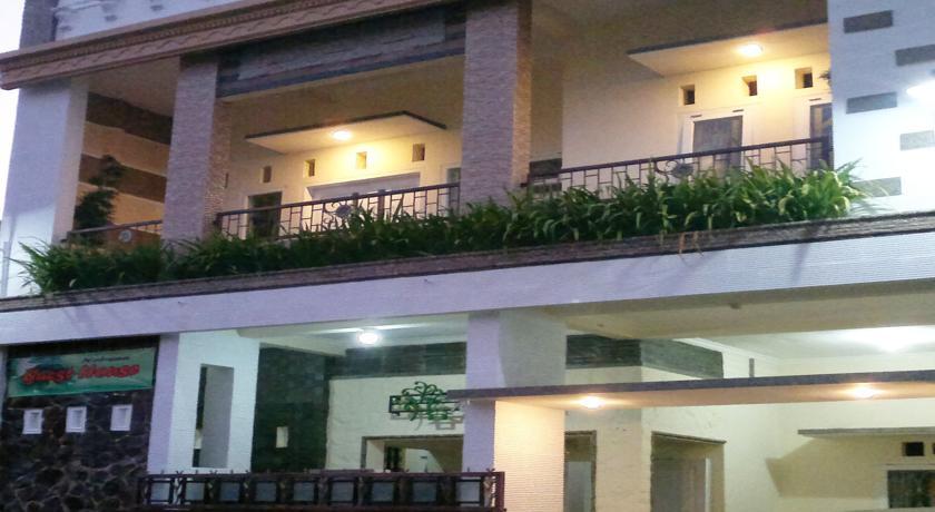 Griya Nelwan Guest House Malang Exterior foto