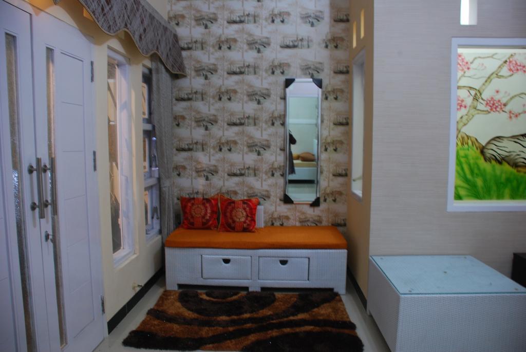 Griya Nelwan Guest House Malang Exterior foto